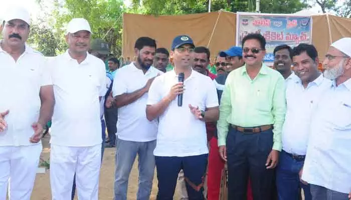 A cricket match: ఉత్సాహంగా సాగిన పోలీస్, ప్రెస్ ఫ్రెండ్లీ క్రికెట్ మ్యాచ్