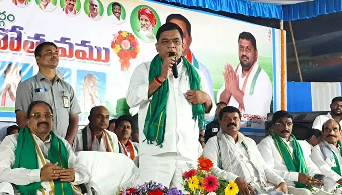 MP Balram : రూ. 22 వేల కోట్లు పక్క దారి పట్టించిన మంత్రి హరీష్ రావు