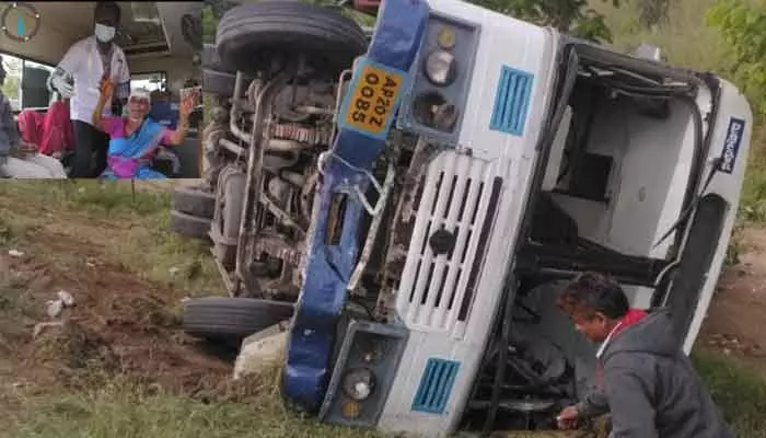 accident : హైదరాబాద్ నుంచి మిర్యాలగూడకు వెళ్తున్న బస్సు పల్టీ