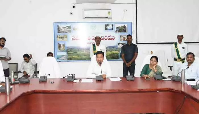 Adilabad Collector : ఇంటింటి కుటుంబ సర్వే పారదర్శకంగా నిర్వహించాలి