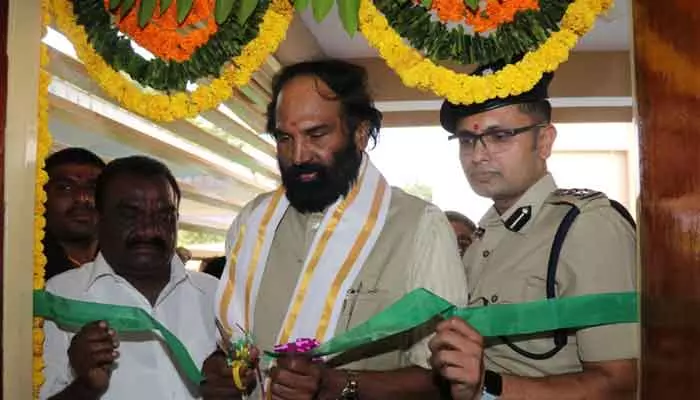 Minister Uttam Kumar Reddy : రాష్ట్రం లో 7500 ధాన్యం కొనుగోలు కేంద్రాలు..