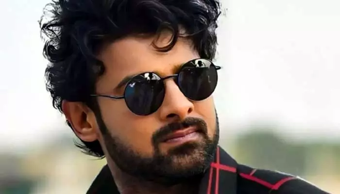 Prabhas: ప్రభాస్ మద్యం తాగుతున్న ఫొటోలు వైరల్.. చైన్ స్మోకింగ్ కూడా..!