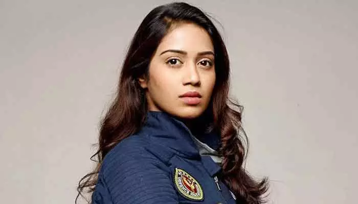 Nivetha Pethuraj: బెదిరింపులతో భిక్షాటన చేయడం కరెక్టేనా.. దుమారం రేపుతున్న హీరోయిన్‌ కామెంట్స్