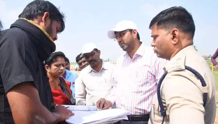 భారత్ మాల రోడ్డు నిర్మాణపు పనులను పరిశీలించిన కలెక్టర్