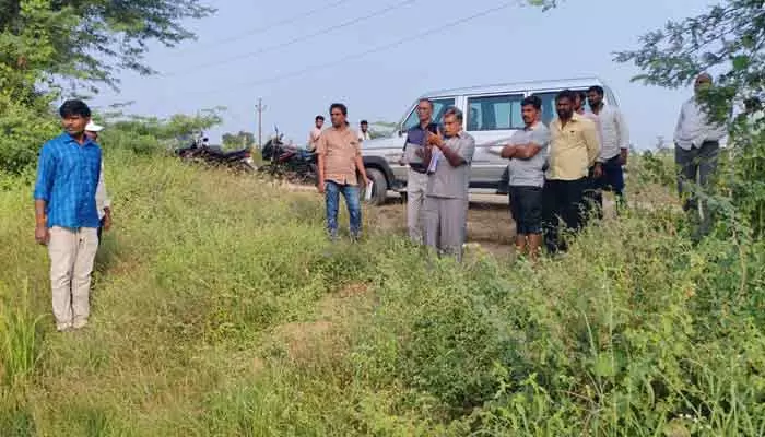 వ్యవసాయ నీటి దుర్వినియోగంపై పోలేపల్లిలో లోకాయుక్త బృందం విచారణ..