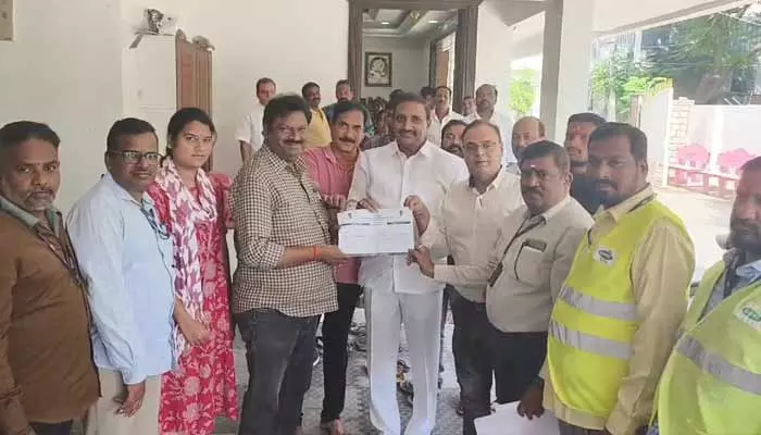 MLA : కులగణనలో భాగంగా ఎమ్మెల్యే గాంధీ ఇంటికి స్టిక్కర్..