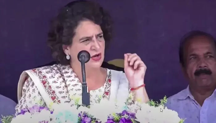 Priyanka Gandhi: రాజ్యాంగాన్ని నాశనం చేసేందుకే మోడీ ప్రయత్నం.. కాంగ్రెస్ నేత ప్రియాంకా గాంధీ