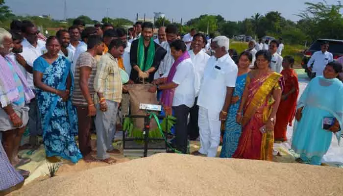 రికార్డు స్థాయిలో ధాన్యం సేకరిస్తాం :  ఎమ్మెల్యే జై వీర్