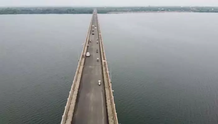 Godavari Bridge : సూసైడ్‌ స్పాట్‌గా గోదావరి బ్రిడ్జి.!