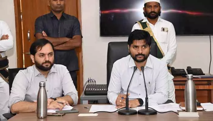 మొబైల్, ఇంటర్నెట్ సేవలు విస్తరించాలి :  కలెక్టర్ వెంకటేష్ ధోత్రే