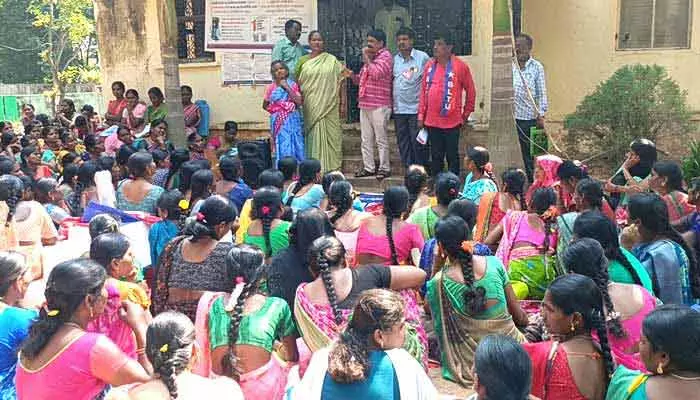 బీడీ కార్మికులకు రూ.4016 జీవనభృతి ఇవ్వాలి