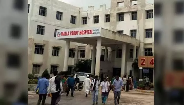 Mallareddy Hospital : మల్లారెడ్డి ఆసుపత్రి ఎదుట రోగి బంధువుల ధర్నా