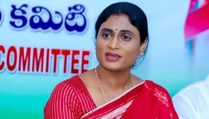 YS Jagan: అసెంబ్లీకి వెళ్లకపోతే రాజీనామా చేయండి : జగన్ పై షర్మిల ఫైర్