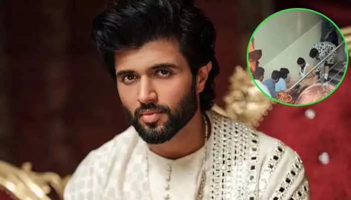 Vijay Devarakonda: విజయ్ దేవరకొండకు చేదు అనుభవం.. కింద పడటంతో అంతా షాక్ (వీడియో)