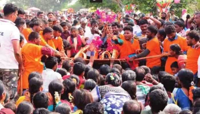 రాయుడి గిరులు భక్త జన  సంద్రం..