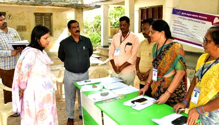 యువతీయువకులు ఓటు హక్కు కలిగి ఉండాలి