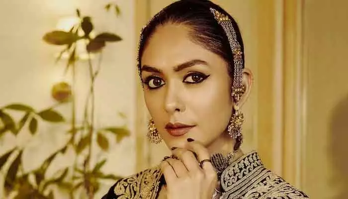 Mrunal Thakur: రాజకుమారిలా ముస్తాబైన మృణాల్ ఠాకూర్ .. నెటిజన్ల రియాక్షన్ ఏంటంటే?