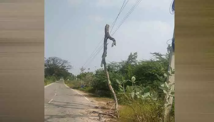 పొంచి ఉన్న ప్రమాదం..తీయించండి మహా ప్రభో