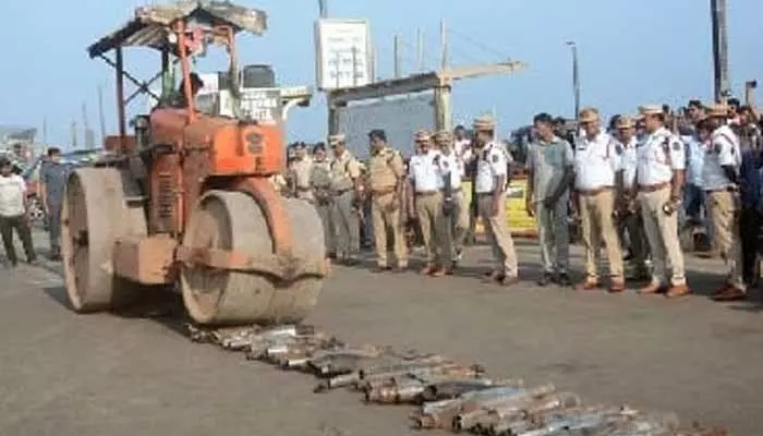 పోలీసుల స్పెషల్ డ్రైవ్.. 80 బైక్ సైలెన్సర్ల ధ్వంసం