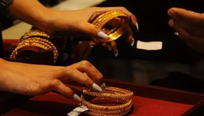 Gold Price: ఒక్కరోజే రూ. 1,500 తగ్గిన బంగారం