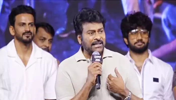 Megastar Chiranjeevi: స్టేజ్‌పై అభిమానితో ఉత్తారంధ్ర యాసలో అదరగొట్టిన చిరు.. (వీడియో)