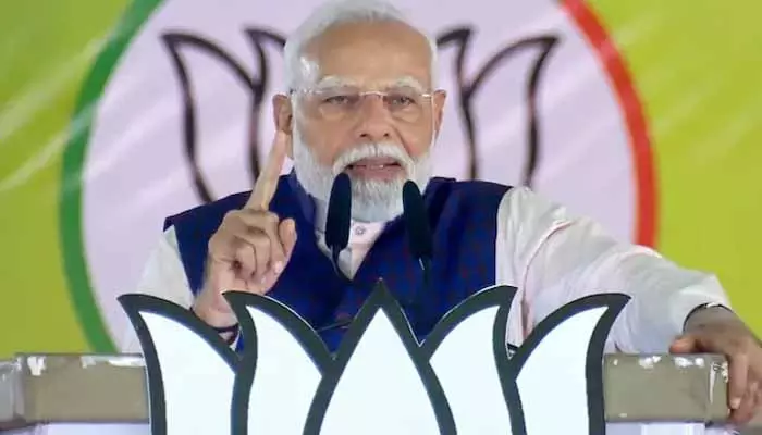 PM Modi: రిజర్వేషన్లు ఎత్తివేయడానికి రాహుల్ కుట్ర చేశారు.. ప్రధాని మోడీ హాట్ కామెంట్స్