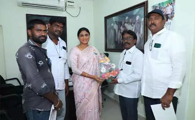 YS Sharmila : 108 ఉద్యోగుల సమ్మెకు మద్ధతు ఇవ్వాలి : వైఎస్ షర్మిల