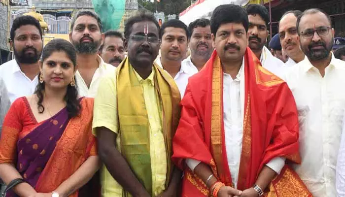 Tirumala:శ్రీవారిని దర్శించుకున్న ఎక్సైజ్‌శాఖ మంత్రి