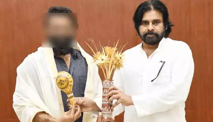 అతను ఆ టైంలోనూ ఆత్మ విశ్వాసం చూపాడు.. మెగా హీరోపై పవన్ కళ్యాణ్ ఇంట్రెస్టింగ్ కామెంట్స్