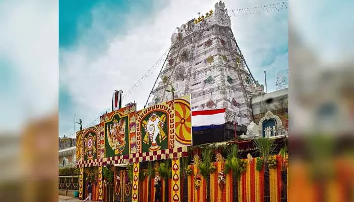 Tirumala Updates: తిరుమలలో స్వల్పంగా పెరిగిన భక్తుల రద్దీ.. శ్రీవారి దర్శనానికి 12 గంటల సమయం