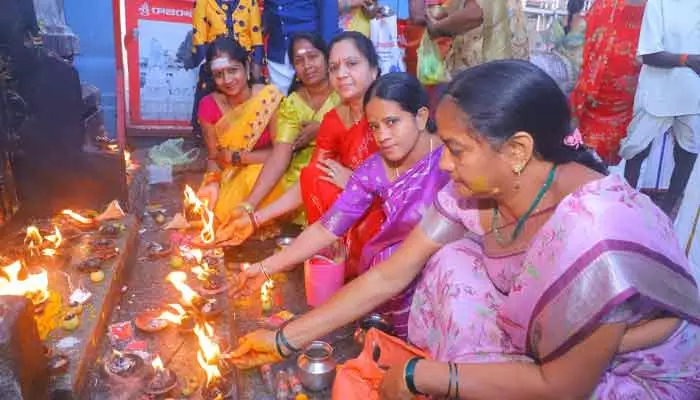 రాజన్న ఆలయంలో కార్తీక శోభ..పెద్ద సంఖ్యలో తరలివచ్చిన భక్తులు