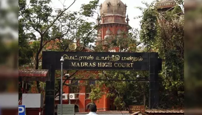 Madras high court : లవర్స్ హగ్, కిస్ చేసుకోవడం నేచురల్.. : మద్రాస్ హైకోర్టు