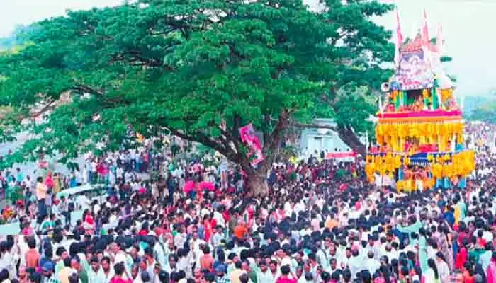 జనసంద్రమైన లింబాద్రి గుట్ట.. అట్టహాసంగా నారసింహుడి జాతర