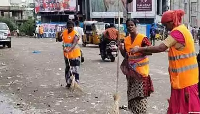 మున్సిపాల్ కార్మికుల కన్నీరు..!