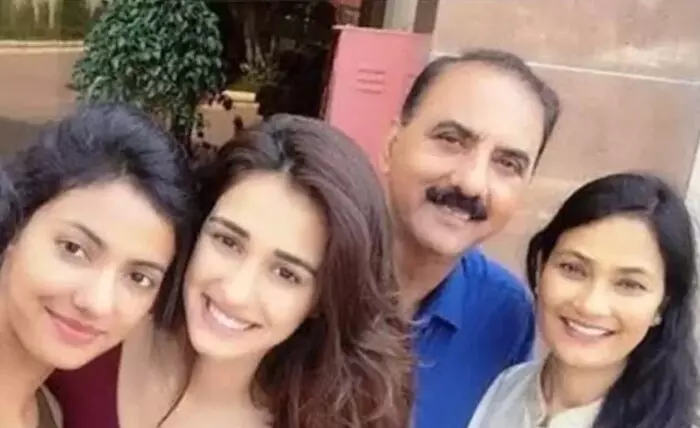 Disha Patani: కేటుగాళ్ల మోసం.. రూ.25 లక్షలో పోగొట్టుకున్న దిశా పటానీ తండ్రి