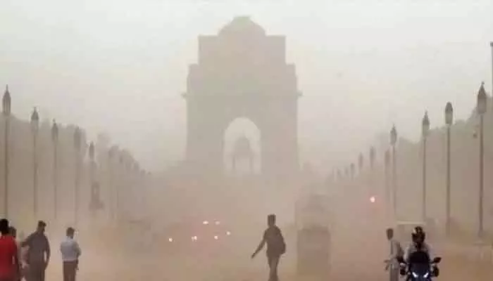 Air pollution : ప్రమాదకర స్థాయిలో ఢిల్లీలో గాలి కాలుష్యం