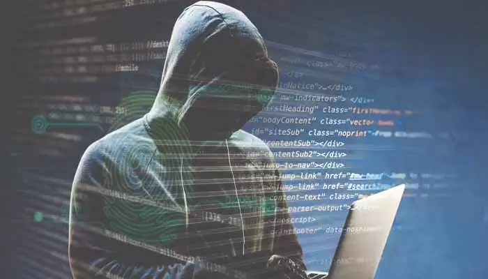 Cyber Crime: పోలీసులమంటూ పరిచయం.. రూ.1.25 కోట్లు కొట్టేసిన సైబర్ నేరగాళ్లు