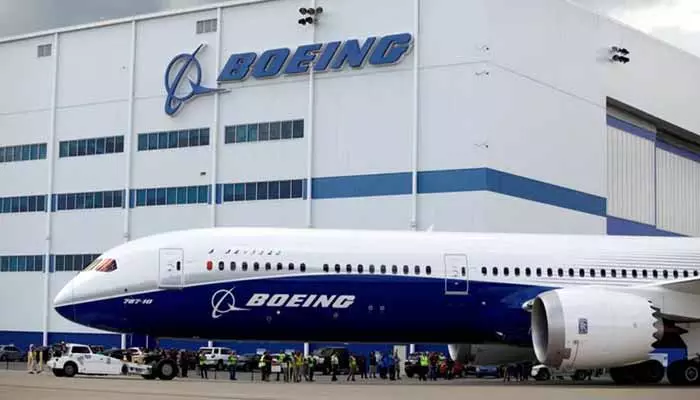 Boeing Layoffs: ఉద్యోగులకు బోయింగ్ బిగ్ షాక్.. 400 మందికి పైగా లే ఆఫ్స్ నోటీసులు జారీ..!