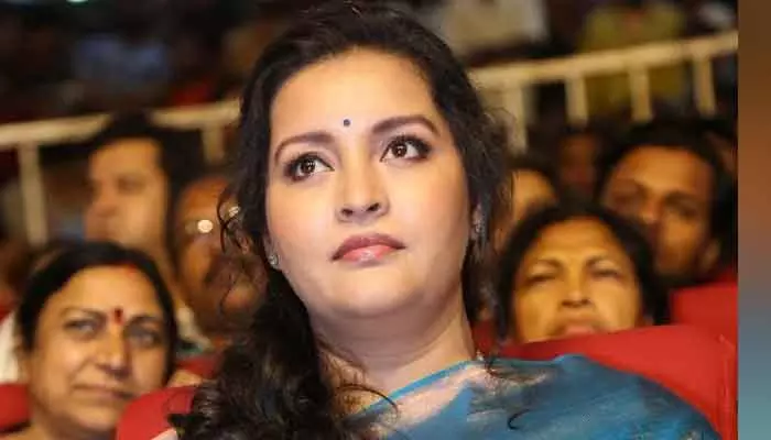 Renu Desai: సెలైన్స్ ఎక్కుతున్న వీడియోను షేర్ చేసిన రేణు దేశాయ్.. ఆందోళనలో ఫ్యాన్స్