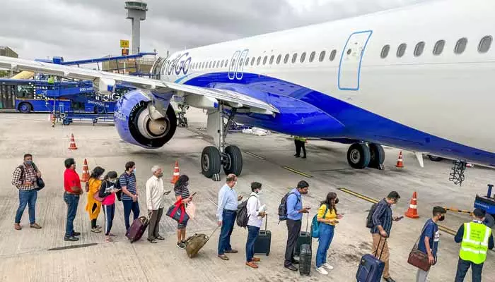 Air Passengers: దేశీయ విమాన రంగం సరికొత్త రికార్డ్.. ఒకే రోజు 5 లక్షల మంది ప్రయాణం..!