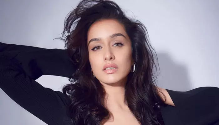 Shraddha Kapoor: వార్-2 ఐటెం సాంగ్‌లో ప్రభాస్ బ్యూటీ..