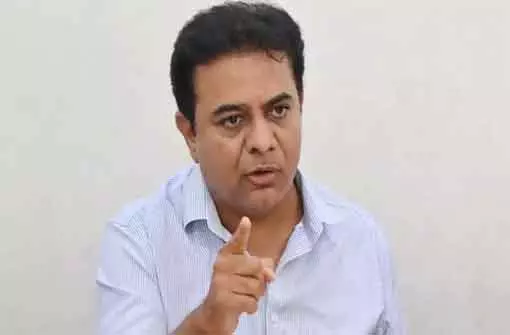 KTR : మహిళా సంఘాల అడ్డగింతపై క్షమాపణలు చెప్పాలి : కేటీఆర్