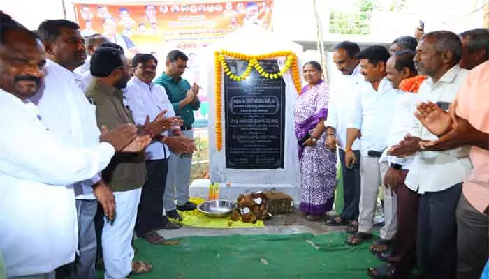 ప్రతి గ్రామానికి రోడ్డు సౌకర్యం ఏర్పాటు చేస్తున్నాం : మంత్రి సీతక్క