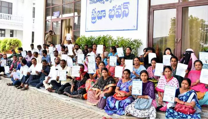 DSC-2008 : అపాయింట్మెంట్ ఆర్డ‌ర్లు ఇవ్వండి.. ప్ర‌జాభ‌వ‌న్‌లో డీఎస్సీ-2008 బాధితులు