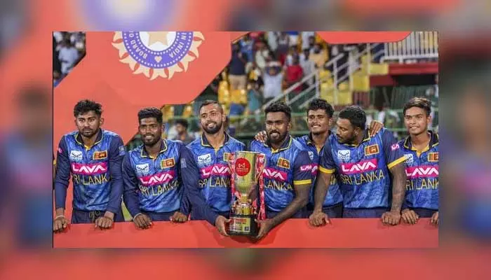 SL vs NZ : వన్డే సిరీస్ ట్రోఫీ శ్రీలంక సొంతం