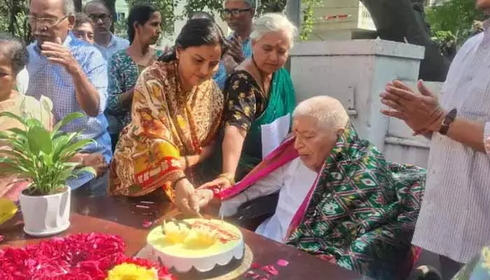 Chukka Ramaiah: మాజీ ఎమ్మెల్సీ చుక్కా రామయ్య నివాసానికి సీఎస్ శాంతి కుమారి