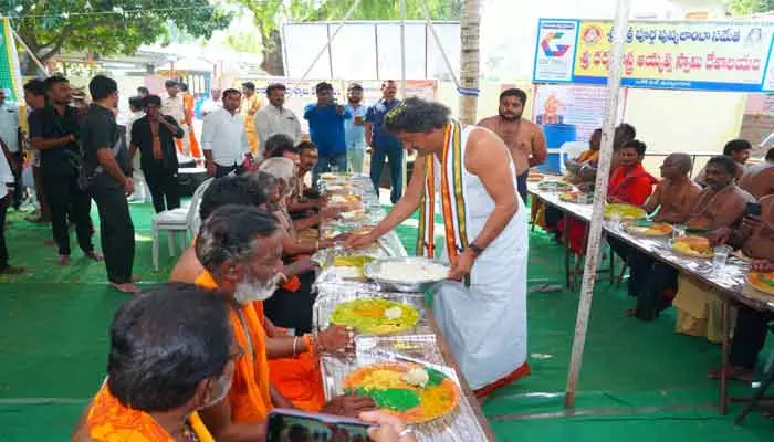 అన్నదానం.. మహా ప్రసాదం : ఎమ్మెల్యే బత్తుల