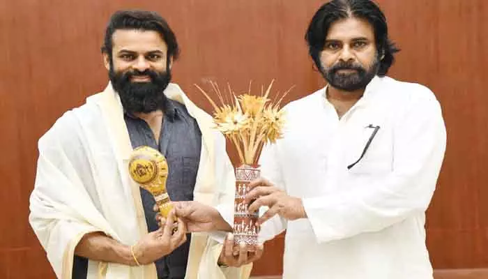 Special Gift: ఏపీ డిప్యూటీ సీఎం నుంచి స్పెషల్ గిఫ్ట్ అందుకున్న సుప్రీమ్ హీరో