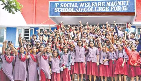 Tribal Welfare : నాణ్యతమైన భోజనాన్ని అందించాలి : గిరిజన సంక్షేమశాఖ కార్యదర్శి ఎ. శరత్