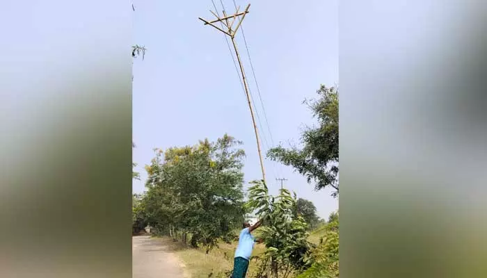 కర్రనే ఊతం.. పట్టించుకోకుంటే ప్రాణాలు ఖతం..